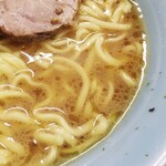 横濱ラーメン あさが家 - 醤油感強めのスープ。