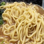 横濱ラーメン あさが家 - 酒井の麺はモッチリ。