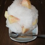 港屋珈琲 - 生桃のかき氷