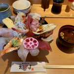Uogashinosushi Ebisu - 究極のびっくり海鮮丼(赤だし付き)