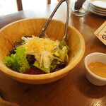 塊 ミートバル - お通しサラダ