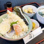 Shokuyuukan Ibuki - 2019年12月　天丼+小うどん【税込890+200円】天つゆは別。丼の奥に。