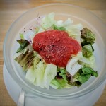 はらっぱ 高崎駅東口店 - ランチセットサラダ！上にかかってるトマトソースが美味い！レタスシャキシャキ！