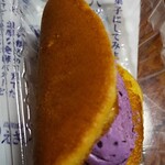 Meikadokoro Takachiyo - どら焼の皮とベリークリームのコントラストが絶妙！