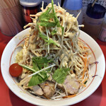 千里眼 - 冷し中華（少な目）麺130グラム 870円　ヤサイマシニンニクショウガガリマヨマシカラメマシマシ