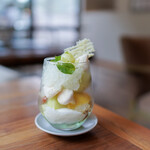 カフェ ひとあし - メロンとミントのパフェ