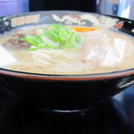 Hakata shouryuu - 黒い丼に入ってラーメンが登場