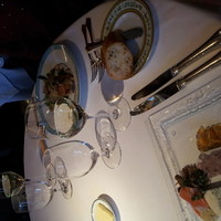 シェ・イノ - お料理とテーブル
