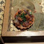 ラチュレ - 猪ベーコンとジロール茸のプチタルト