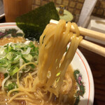 まけんきラーメン - 麺リフト