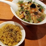 麺屋 六感堂 - 六感堂式スモークサーモンの冷やし中華＋メキシカンピラフ風炊き込みご飯