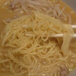 呂山 - サッポロ味噌ラーメン660円　麺アップ