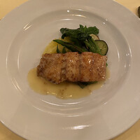 Aux Crieurs de Vin - スズキのソテー、ブールブラウンソース