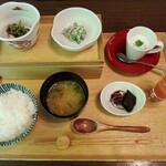 みやじまの宿 岩惣 - 朝食  小鉢は白和えとほうれん草の胡麻和え