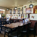鴻運餃子館 - 平日午前11時半ごろの店内。