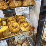 BOULANGERIE LA TERRE - 渋谷店人気ナンバーワン！きになる！
                ニコちゃんマーク、不調？寄り目？？