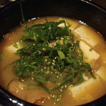 鳥王 - スタミナもつ煮込み500円