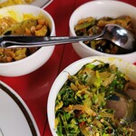 ランラサ - 手前：キャベツのマッルン