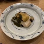 鮨 かんび - 唐津の蒸し黒鮑と熊本の赤雲丹