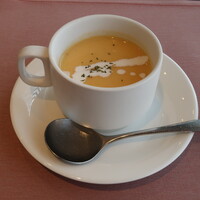 厳選洋食さくらい - ランチ（セットの冷製人参スープ）