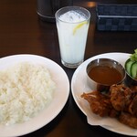 タージ・マハール - チキンカラアゲ定食。