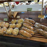 ベーカリー&カフェ シュシュ - 色々なパン。