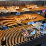 ベーカリー&カフェ シュシュ - 色々なパン。