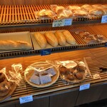 ベーカリー&カフェ シュシュ - 色々なパン。