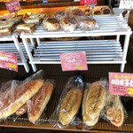 ベーカリー&カフェ シュシュ - 色々なパン。