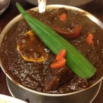 トマト - 和牛ビーフジャワカレーに野菜トッピング