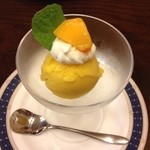 トマト - 平日限定のデザートサービス。
      マンゴーシャーベット。