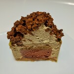 レ・グーテ - ナッティなピスタチオムースになめらかなミルクチョコクリームで重厚！フィアンティーヌやナッツのプラリネもザクザク香ばしい