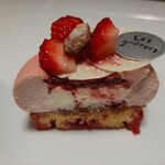 レ・グーテ - 甘酸っぱいベリーとまろやかなマスカルポーネのムースに、ビビッドな酸味のライムクリームが爽やかなアクセント