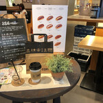 niko and ... COFFEE - お店の前