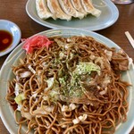 珍来 - 「ソース焼きそば」@500＋「餃子」@300