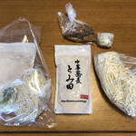 中華蕎麦 とみ田 - 「本店仕様お土産つけめん（生麺） TOKYO-Xチャーシュー入り 特」1250円と「本店仕様お土産らぁめん（生麺） TOKYO-Xチャーシュー入り 並」1000円