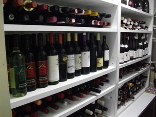 Vinchat - ワインセラーには多数のワインが眠っております
