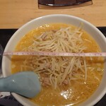 呂山 - サッポロ味噌ラーメン660円　丼の直径21cm