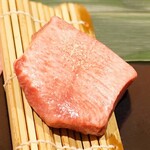 西麻布 焼肉 X - 但馬牛タン　厚切り