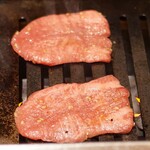 西麻布 焼肉 X - 但馬牛タン元　薄切り