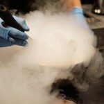 西麻布 焼肉 X - 一生懸命にかき回します