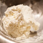 西麻布 焼肉 X - あっと言う間にマッコリーのジェラートの出来上がり