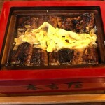 元祖 本吉屋 本店 - 特セイロ蒸し。ごはんの間にもウナギが隠れてる