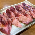 厳選和牛 焼肉食べ放題 眞牛館 - カルビ