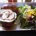 R-S - ランチプレート（ハワイアンバーガー、トッピング（エッグ＆チーズ））