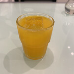 バウワウ - セットの生オレンジジュースです