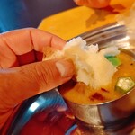 Spice&Dining KALA - サンバルにつけて食べてたけど、ドバッとかけるのが正解みたいでした