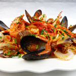 ■ Linguine with plenty of seafood in tomato sauce [takeaway available]