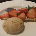 エノテカ・ラ・リコルマ - 2012/06　苺タルトとカラメルアイス。