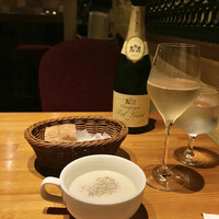 シャンパン食堂 - アルコール注文しないと2200円にならない